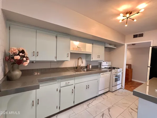 10830 W OAKMONT Drive, Sun City, AZ 85351