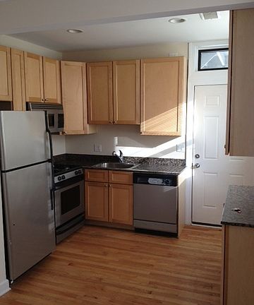 2nd image of 6438 N Leavitt St #S1
