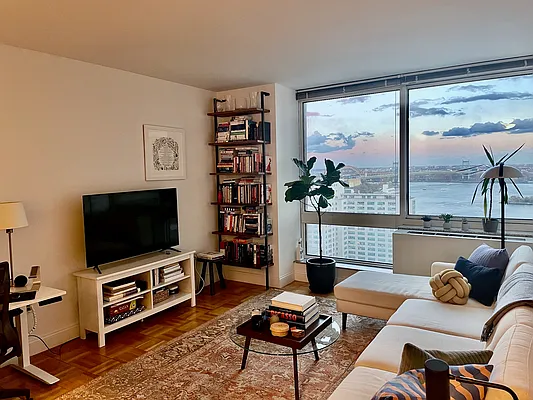 Rented by Level Group | media 2