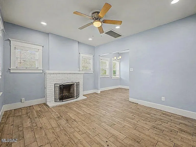 825 E Helen St — Photo 29