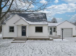 2555 Benton St, Akron, OH 44312