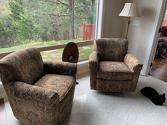 4th image of 900 Strawberry Ln