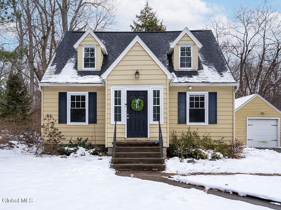 1st image of 864 Saint Davids Ln