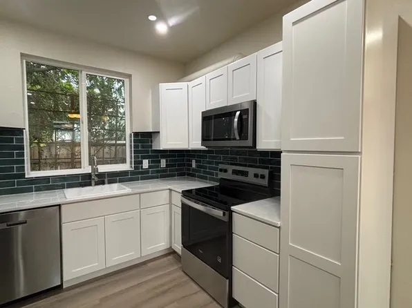 910 Alta Loma Dr #2, Corona, CA 92882