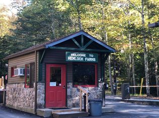 805 Bluestone Ct S, Lords Valley, PA 18428