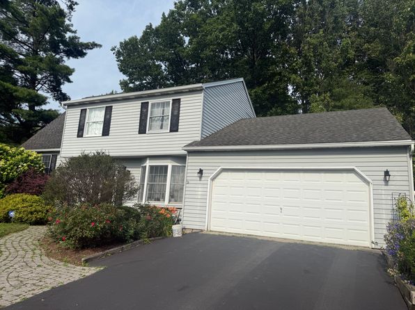 162 Lexington Dr