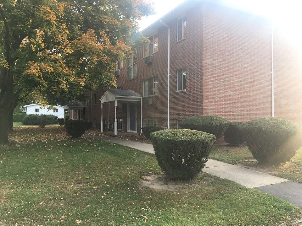 2nd image of 144 Sackett Rd #5