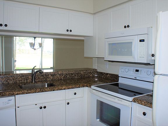 2nd image of 11101 Glenmoor Dr #11101