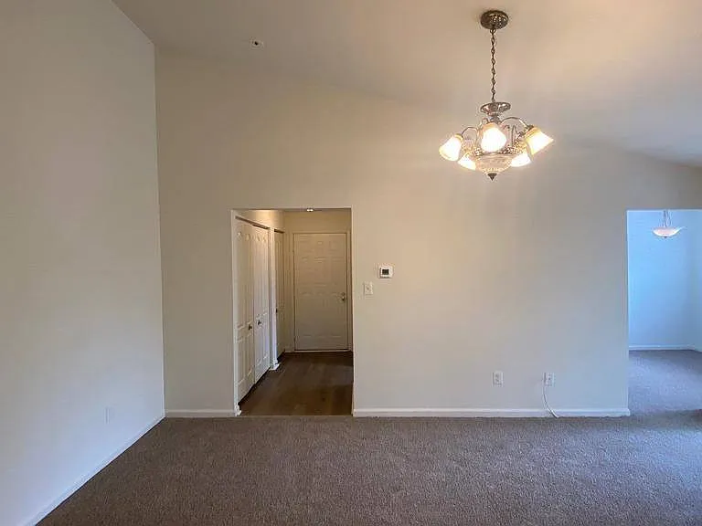 8601 Falls Run Rd #I — Photo 21