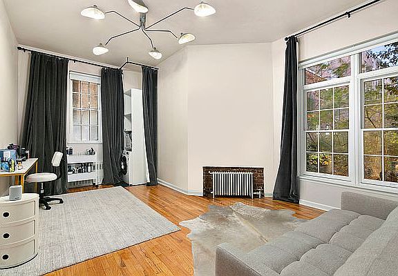 4th image of 159 W 82nd St #2
