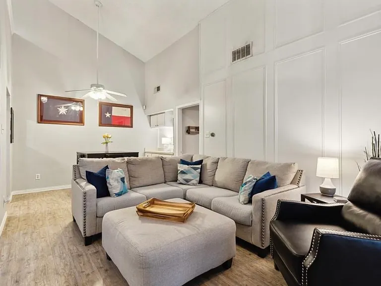 2231 Bunker Hill Dr — Photo 11