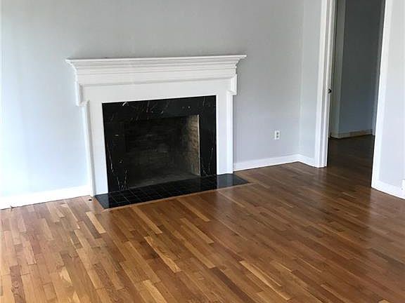 3rd image of 814 N Sunset Dr