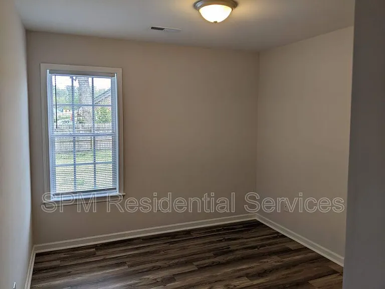 2105 Dexter St — Photo 7