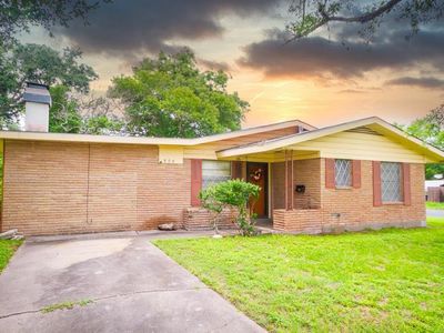 909 E Huntington St, Beeville, TX, 78102