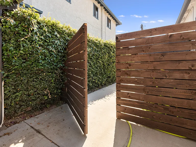 Glider Ave — Photo 1
