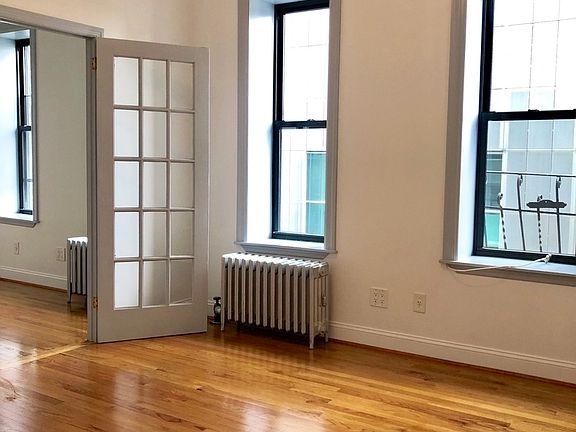 3rd image of 202 E 6th St APT 6