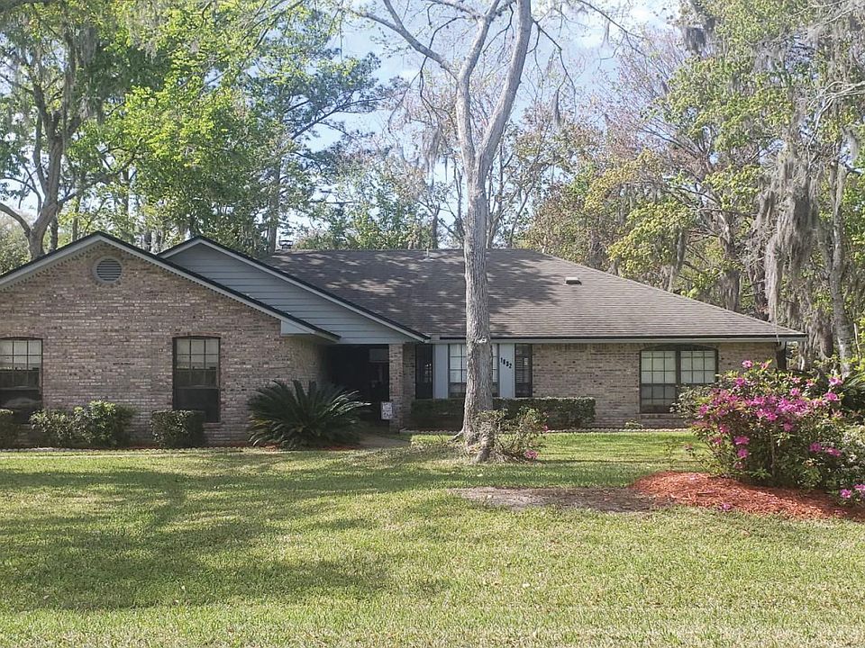 Large lot with landscaping