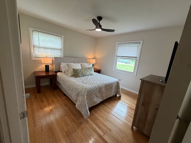 317 Sterling Ct — Photo 5