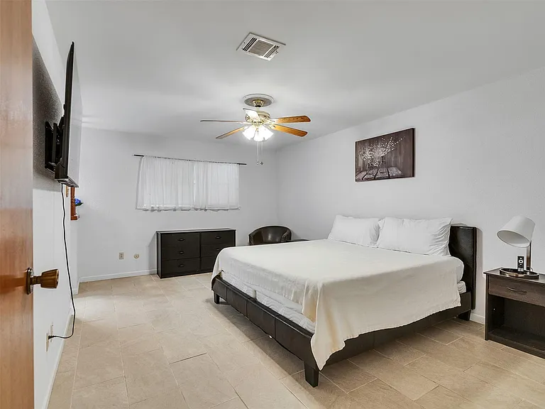 4002 Thistledown Dr — Photo 27