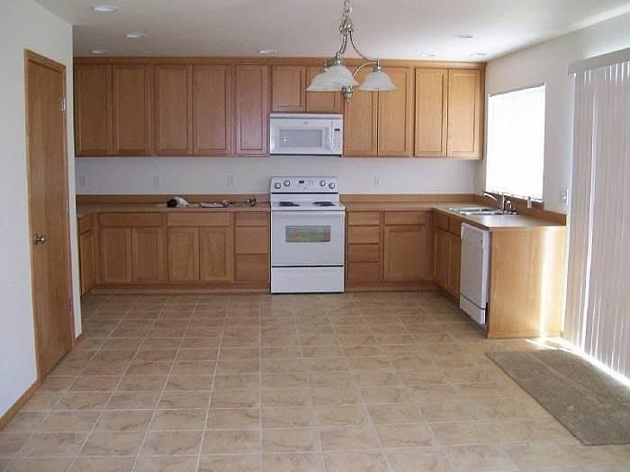 kitchen/dining area