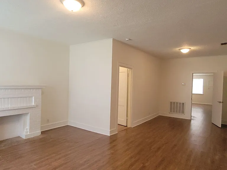 3633 W College St — Photo 3