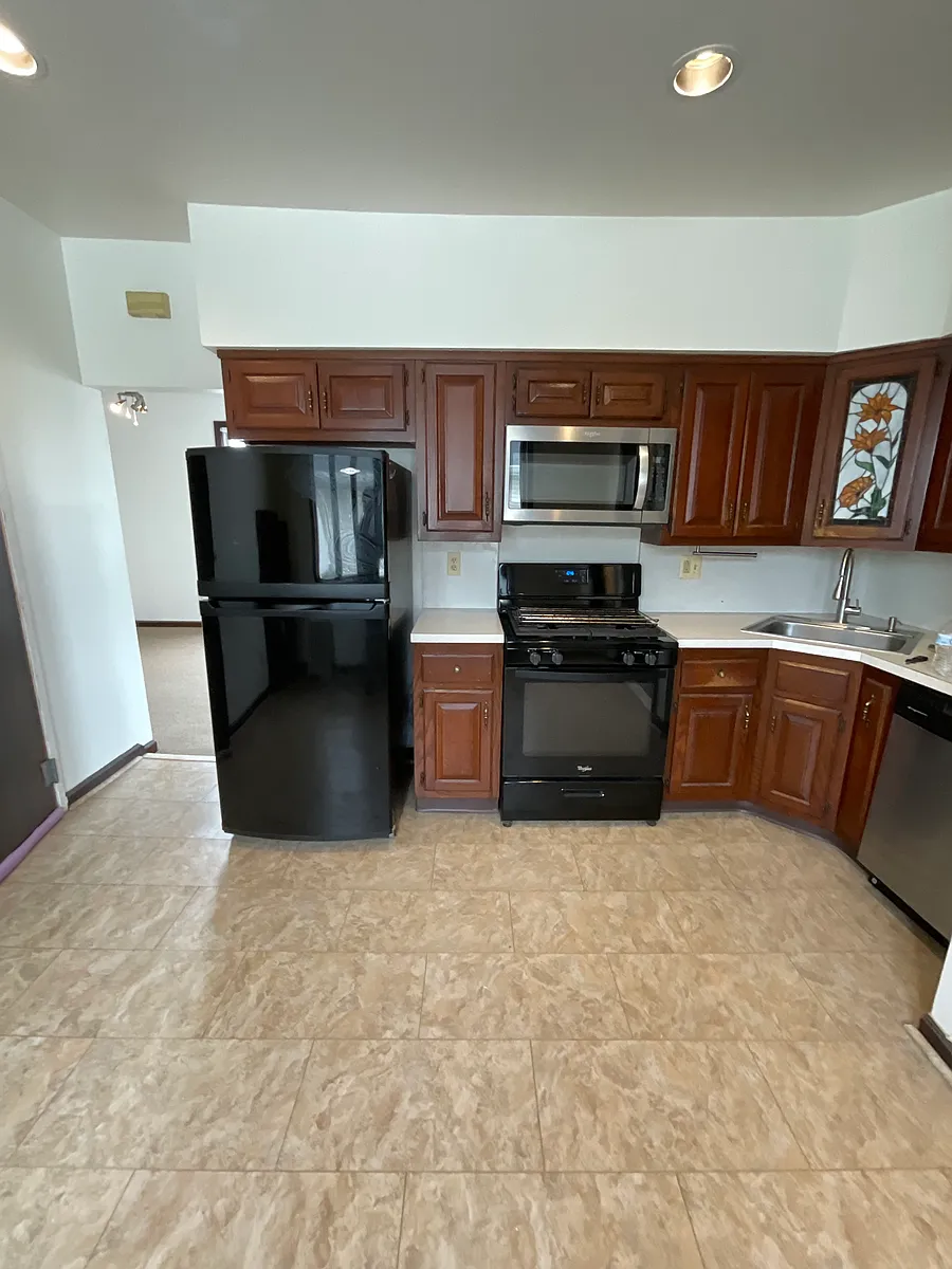 Photo 1 of 32 - 228 Meadow Ln #2 - Secaucus, NJ Primary Photo - 228 Meadow Ln #2