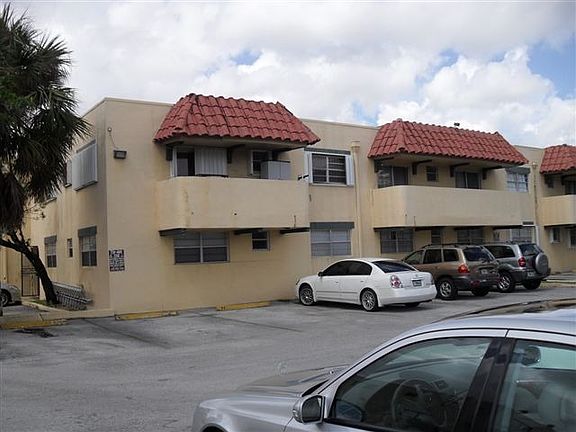 5th image of 465 S Royal Poinciana Blvd APT 6A