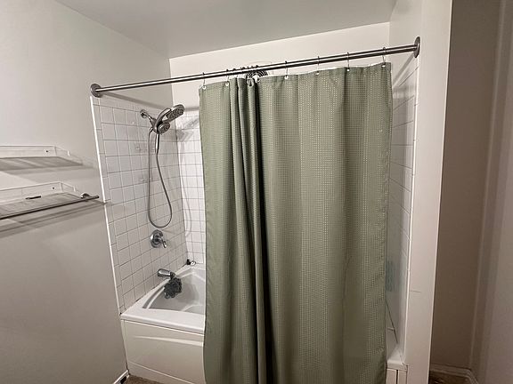 5th image of 700 W Van Buren St APT 1406