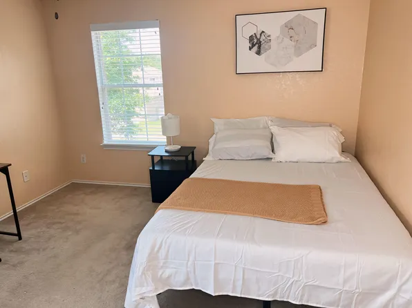 (undisclosed Address), Universal City, TX 78148