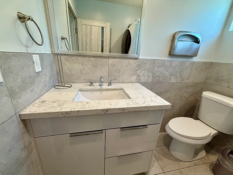 2428 N Lincoln St — Photo 29