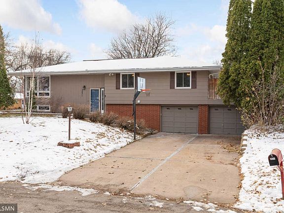 2nd image of 3871 Lakewood Ave