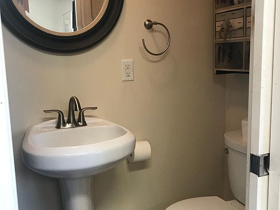 5th image of 22 Oaklawn Ave #3