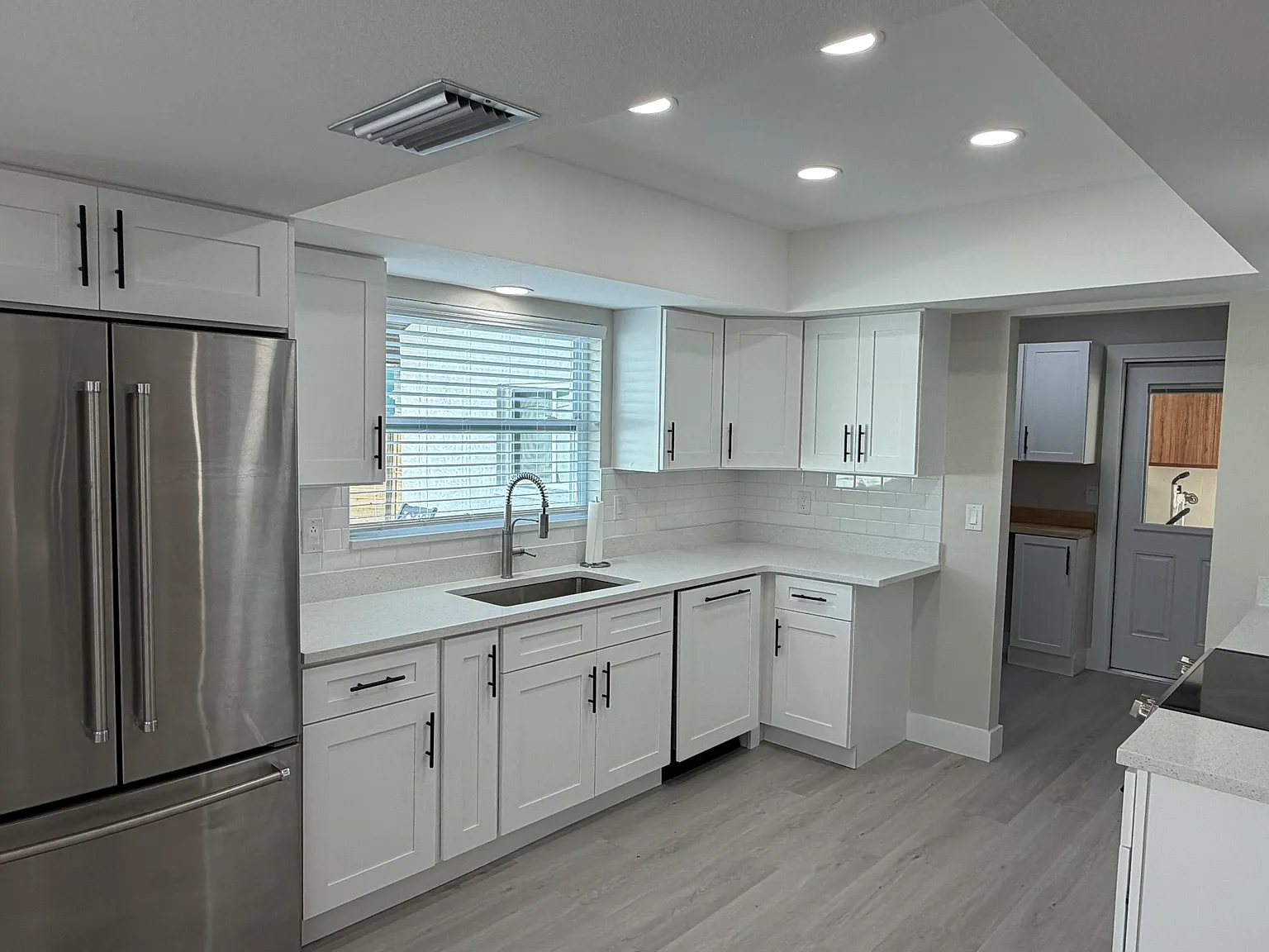 4 bed, 2082 sqft, $3,650 — Photo 3