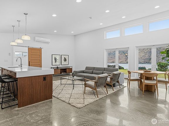 4th image of 4205 E Plum Pt