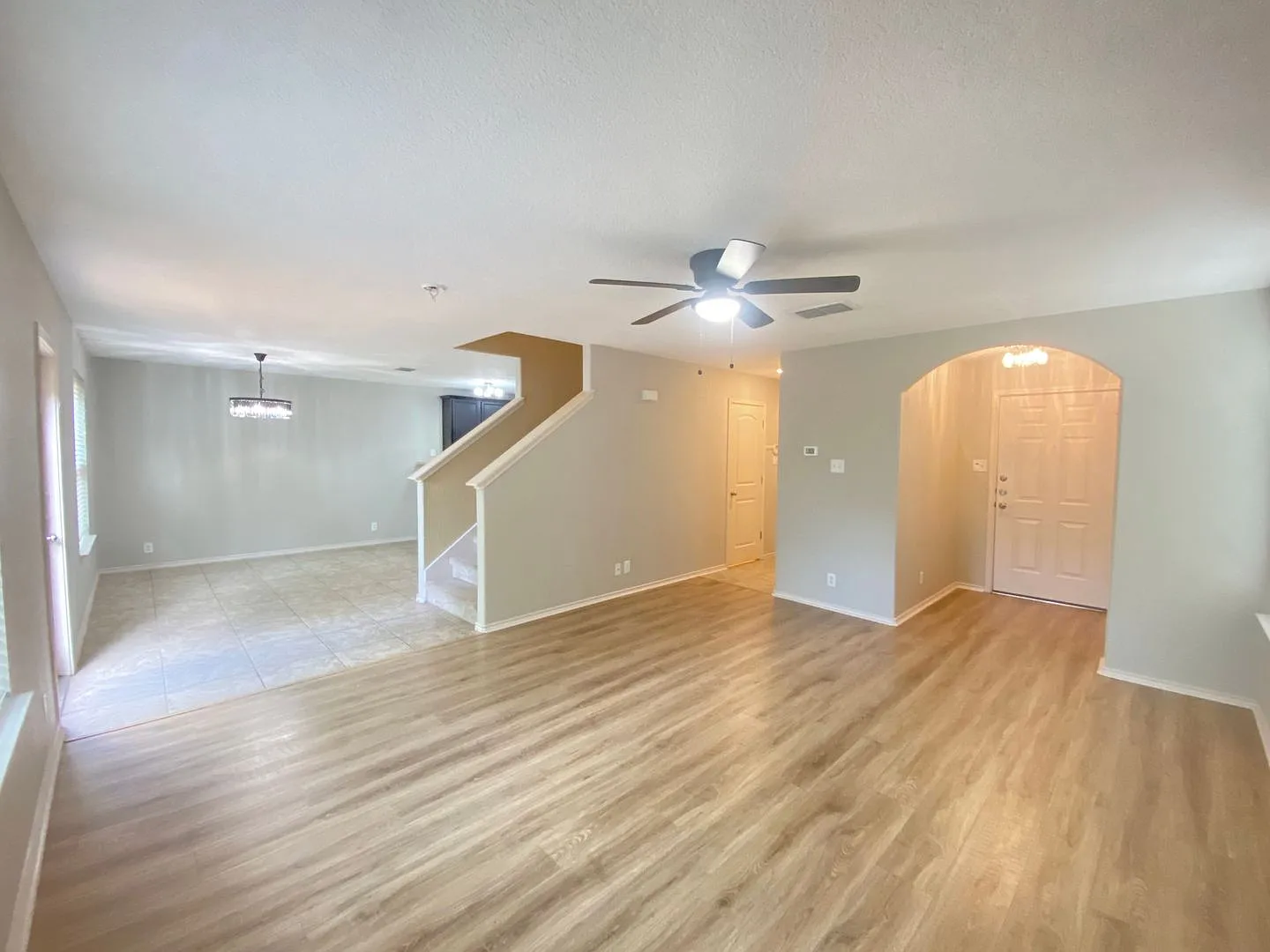 Gated Community with amazing Patio overlooking beautiful trees. — Photo 4