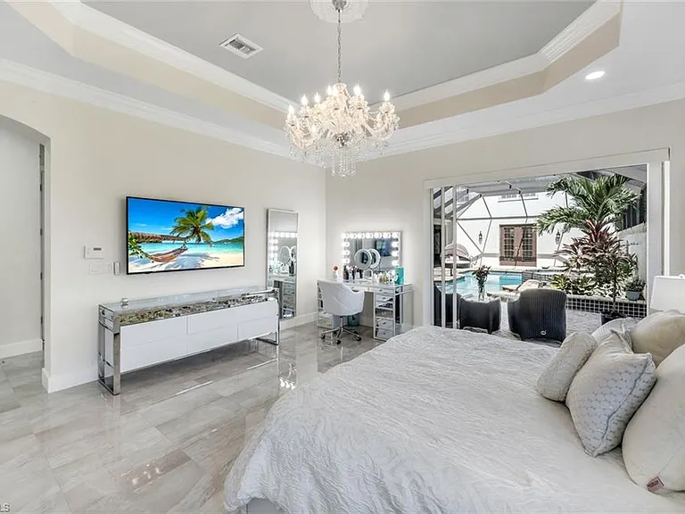 22660 Fairlawn Ct — Photo 25