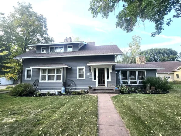 317 E 2nd St, Miller, SD 57362