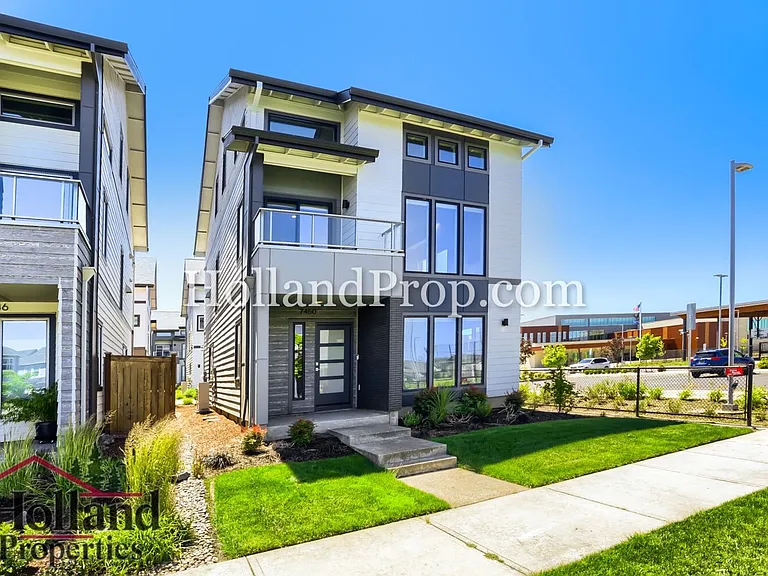 7450 SE Lago St — Photo 2