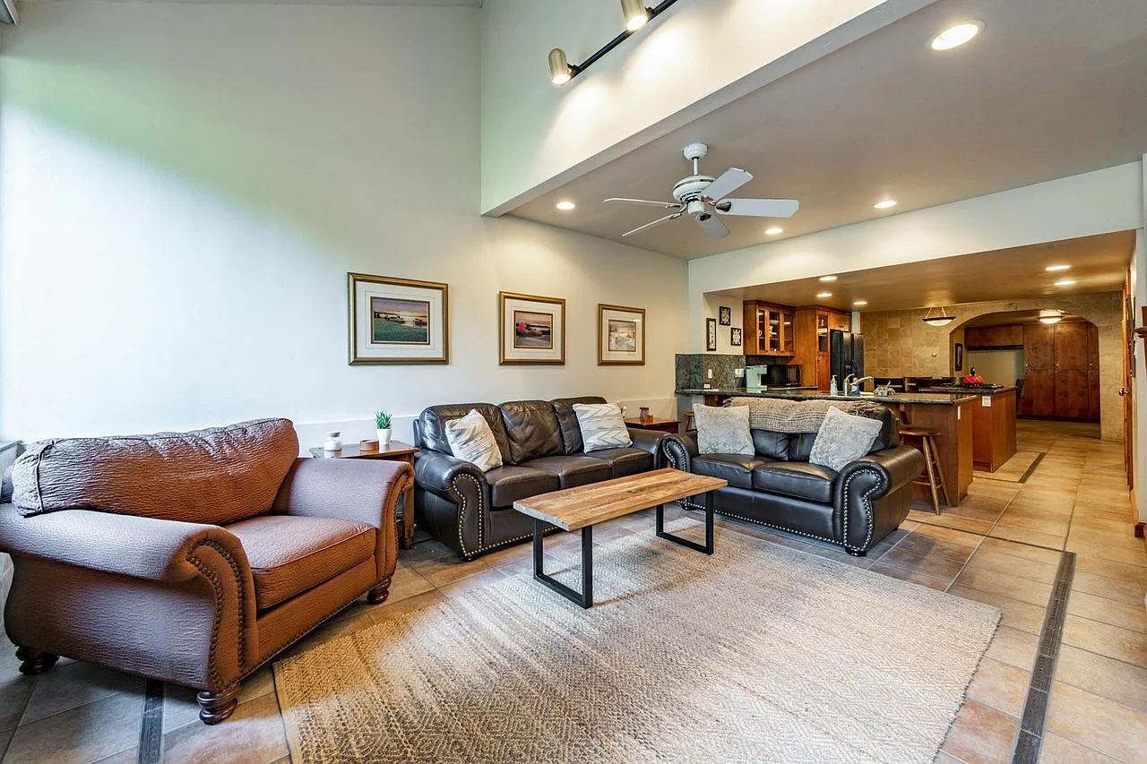 4 bed, 2.5 bath, 1700 sqft, $3,550 — Photo 3