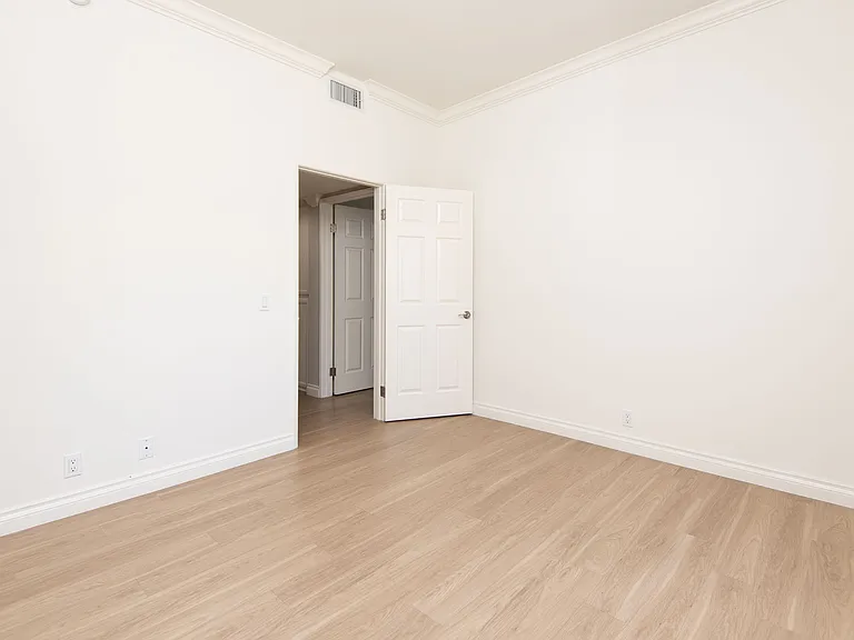 7120 Ramsgate Ave #201 — Photo 11