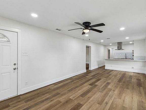3rd image of 511 Panhandle St