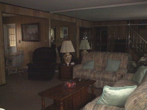 3rd image of 829 Connie Ln