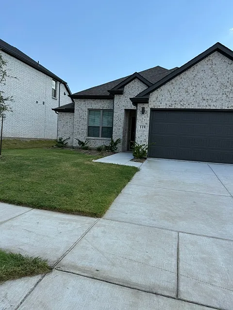 4 bed, 1800 sqft, $2,450 — Photo 3