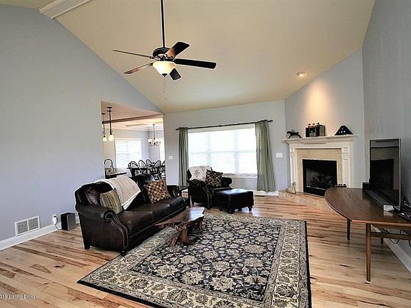 4th image of 2211 Courtney Dr