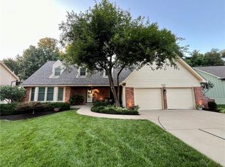 8262 W 117th St, Overland Park, KS 66210