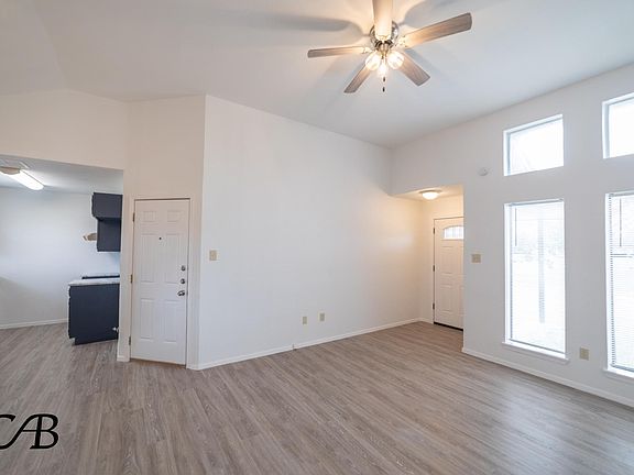4th image of 1358 Baylor St