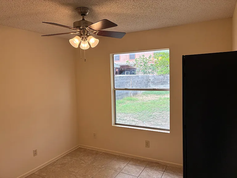 1219 Truman Ln — Photo 14