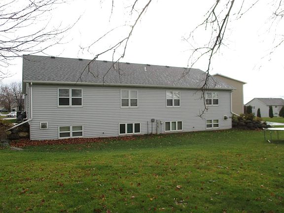 2nd image of 916A-916B N Clover Ln
