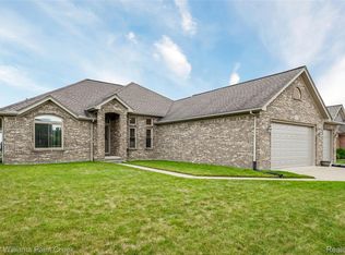 54690 Shady Creek Dr, New Baltimore, MI 48047