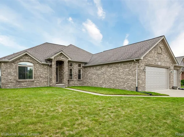 54690 Shady Creek Dr, New Baltimore, MI 48047